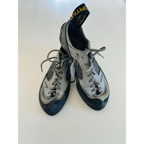 La Sportiva Nago climbing shoe 
size 37 1/2 5 1/2 Men’s 6 1/2 Woman’s - Picture 1 of 7